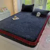 2026 Nova Classe A 200g Espessado Leite Fleece Renda Lençol de Elástico Estilo Coreano Estampado Acolchoado Roupa de Cama Protetor de Colchão