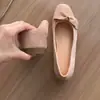 Zapatos de Ballet Rosas con Lazo de Gamuza Suave Estilo Francés para Mujer 2026 Primavera y Otoño Nuevos Puntera Redonda Suela Suave Zapatos Versátiles