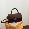 Bolso Cuadrado Pequeño de Moda Lujo Ligero Nuevo Nicho Retro Versátil Bolso de Hombro Estilo Occidental para Viajes Cotidianos Bolso Cruzado de Mano