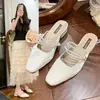 Mules slip-on gruesos con perlas para mujer, perfectos para el verano con faldas, sandalias de nuevo estilo 2026