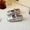 Zapatos de Princesa para Niñas Pequeñas 2026 Primavera/Otoño Nuevos Zapatos Pequeños de Cuero Moda Infantil Versátiles Zapatos de Boca Cuadrada Planos Mary Janes Mocasines