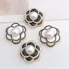 Acessórios para Capa de Celular DIY Estilo Chanel com Pérolas e Camélias, Decorações de Flores de Pérola Gotejantes para Sapato Clog