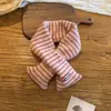Cachecol infantil listrado para outono e inverno, aquecedor de pescoço listrado para meninas, protetor de pescoço quente de tricô de Ano Novo para bebês meninos
