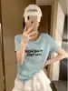 Ying+ Treze Linhas de Flores com Letras, Mangas Dobradas, Camiseta de Algodão Floco de Neve, Gola Redonda, Emagrecedora e Mais Fácil de Combinar, Manga Curta M36-5058