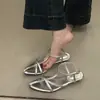Sandálias romanas retrô de tiras cruzadas estilo coreano para mulheres, adequadas para uso ao ar livre, novo modelo de verão 2026, combinadas com saias, chinelos de bico fino com salto baixo