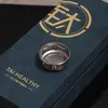 Taza aislada de titanio puro, una botella de agua recta de lujo y alta gama, viene en una caja de regalo para negocios, una taza de titanio portátil para preparar té, y actualmente está en stock
