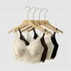 Camisola de terciopelo de lujo ligero para principios de otoño con encaje tridimensional, cuello en V, hermoso diseño de espalda y copa fija integrada