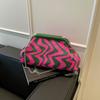 Bolsas para Mujer Transfronterizas Europeas y Americanas con Clip Bolsas de Lujo Ligero Simples Bolsos de Hombro con Patrón Ondulado en Color Contrastante para Mujer Bolso Cruzado Casual con Cadena
