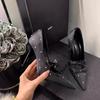 Zapatos de tacón alto para mujer, primavera 2025, nuevo estilo, elegantes zapatos planos de punta puntiaguda con lazo negro y diamantes de imitación.