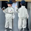 Traje Deportivo de Primavera para Niños 2026 Nuevo Conjunto de Dos Piezas Moderno y Elegante para Niños, Estilo de Primavera y Otoño a la Moda para Bebés Niños