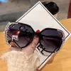 Óculos de Sol com Strass Novos 2026, Óculos de Sol Estilo Ins com Proteção UV, Design Único para Mulheres com Rostos Grandes, Efeito Emagrecedor, com Strass, Marca Tendência