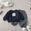 Conjunto de sudadera para niños, nuevo estilo primavera/otoño, sudadera de retazos de moda para niños y niñas, pantalones largos a rayas, conjunto de dos piezas