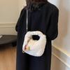 Cesta de Verduras Peluda Bolso Pequeño para Mujer 2025 Nuevo Bolso Cubo de Mano Peludo Otoño Versátil Bolso Cruzado de Cadena