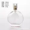 Venta al por mayor de botellas de perfume de vidrio transparente con formas únicas, botellas cilíndricas triangulares con base volcánica, botellas para sueros de cuidado de la piel y botellas con atomizador