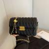 2024 Nuevo en línea popular bolso de mujer bandolera de un solo hombro cadena moda moderno bolso cuadrado pequeño plisado bolso pequeño al por mayor