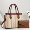 Bolsos de mujer al por mayor de fábrica nuevo modelo 2026 bolso de mano texturizado para dama bolso de gran capacidad para mamá de mediana edad bolso de hombro cruzado