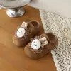 Birkenstocks, un diseño de conejo y león de estilo de dibujos animados coreanos, perfecto para otoño, adecuado tanto para niños como para niñas, zapatos casuales de cuero, zapatos versátiles de un solo color.