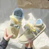 Tênis de Treino Alemão Colorido Amarelo Cremoso Manga com Laço Peculiar para Mulheres 2026 Primavera e Outono Novos Versáteis de Nicho Estilo Coreano Sapatos Esportivos para Mulheres