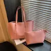 Nova bolsa de ombro texturizada e minimalista, moda primavera 2026, bolsa tote casual, estilosa e de grande capacidade para mulheres
