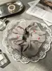 Scrunchie atmosférico para mulheres, elástico de cabelo elegante em renda floral. Acessórios em estoque para atacado