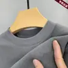 Direto da fábrica: Camiseta masculina de manga longa com gola redonda em fleece dupla face para outono e inverno, projetada para aquecimento e conforto como camada base, camiseta de novo estilo