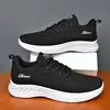 Sapatos Masculinos 2025 Verão Novo Estilo Vazado Malha Respirável Sapatos Casuais Versáteis Sapatos de Malha Sola Macia Sapatos Esportivos de Malha Sandálias