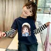 Camiseta base de algodón puro para niñas, estilo fino de primavera y otoño, con retazos, estilo coreano moderno, linda y divertida, de dibujos animados, cuello redondo, manga larga