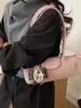 Bolsa baguette de camurça vintage de alta qualidade para mulheres, nova bolsa de ombro/axila de moda de nicho 2026, bolsa de mão para o dia a dia