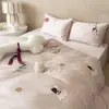 Estilo Girly Rosa Juego de Cuatro Piezas 100S Alta Densidad de Hilos Todo Algodón, Funda Nórdica de Satén de Algodón de Fibra Larga de Xinjiang Algodón Puro Sedoso con Bordado de Toalla