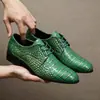 Sapatos de couro vazados masculinos com cadarço sapatos pequenos de couro transfronteiriços tamanho extra grande bico fino sapatos de couro modernos da moda casuais formais sapatos de couro masculinos