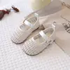 Zapatos de Cuero Trenzados Huecos Dulces para Niñas de Moda 2026 Primavera y Otoño Nuevo Estilo Coreano Suela Suave Transpirables Zapatos de Perla Princesa
