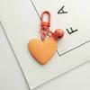 Nuevo llavero con colgante de campana de amor, resina de color caramelo, accesorios de corazón, bolso creativo, colgante de joyería