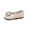 Zapatos de tacón individuales para niña con hebilla de pedrería, Nuevo estilo Primavera/Verano 2026, Zapatos de piel estilo coreano, Zapatos de princesa de suela blanda para niños