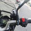 Decoraciones para ojos de coche eléctrico personalidad divertidas casco de motocicleta decoración linda coche de batería locomotora adornos de modificación