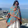 Capa de Temporada de Viagem, Cachecol com Fenda Totem de Castanha de Caju, Toalha de Praia Respirável, Lenço Protetor Solar e de Sol, Xale Grande da Moda