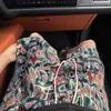 Shorts Estampados com Letras Graffiti de Moda de Verão para Homens e Mulheres, Corte Reto Tendência para Casais, Versátil para Roupa de Praia