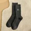 Calcetines estilo miu, calcetines de media pantorrilla bordados con letras para mujer, calcetines de algodón acanalados de color liso, calcetines nuevos estilo coreano para otoño/invierno