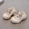 Sandalias de Moda para Niñas 2025 Verano Nuevo Estilo Princesa Punta Cerrada Zapatos de Playa para Niños Suela Blanda Zapatos Deportivos Casuales