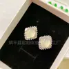 Novos Brincos de Calcedônia de Alto Padrão Estilo Chinês com Design Exclusivo, Cravação com Agulha de Prata, Brincos de Calcedônia Cabochão de Alta Qualidade de Vidro de Gelo
