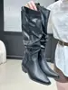 Botas brancas plissadas para mulheres, coleção outono 2025, salto grosso, botas longas de cano alto, botas estilosas de salto alto