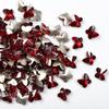 Joyería de uñas de diamante con punta puntiaguda intermitente de color rojo oscuro popular de TikTok, joyería de diamantes de uñas festivas de estilo chino con forma de corazón torcido y cuadrado grueso.