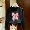 Camiseta estampada de manga comprida 100% algodão para meninas, novo estilo primavera e outono 2026, camiseta básica infantil de tamanho médio e grande, top infantil de desenho animado ins