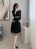Vestido de malha preto de manga longa estilo vintage de outono para mulheres, novo vestido base afunilado na cintura