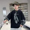 Sudadera Falsa de Dos Piezas para Niños 2026 Nueva Otoño Niños Medianos a Grandes Ropa de Otoño Estilo Primavera/Otoño Bonito Manga Larga Superior Moderno