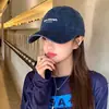 Gorra de Béisbol Azul Marino con Bordado de Letra Retro para Mujer, Uso Diario Casual, Ala Ancha, Sensación de Alta Calidad, Circunferencia de Cabeza Grande, Gorra Pico de Pato