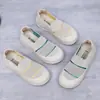 Zapatos de tela para mujer estilo Pekín antiguo, nuevo modelo 2026, slip-on casual transpirables de punto volador, zapatos de pescador antideslizantes de suela blanda