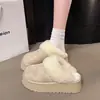 Botas de nieve blancas de suela gruesa que aumentan la altura, pantuflas de algodón para usar al aire libre, nuevo estilo de invierno 2026 para mujer, forradas de felpa, punta cerrada, diseño de pantufla a media altura esponjosa