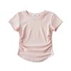 Camiseta de verano nueva con cuello redondo, cintura alta y dobladillo curvo ajustado plisado para mujer en ambos lados del diseño.