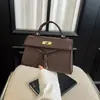 Bolso Kelly de moda, popular y elegante, nuevo bolso de hombro cruzado, bolso de mano, bolso de 2026 para ir al trabajo para mujer, con un toque de alta gama