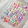Miçangas Flor de Cinco Pétalas Luminous Transparentes de Duas Cores com Furo Central para Pulseiras DIY e Acessórios de Cabelo Artesanais Venda por Atacado
